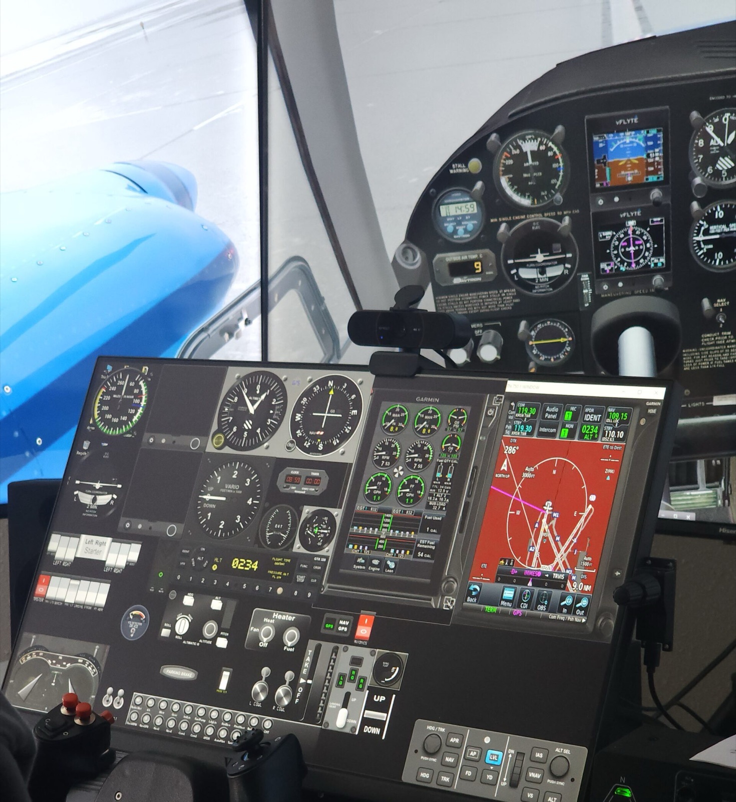 Simulator instrument panel and Garmin avionics displays