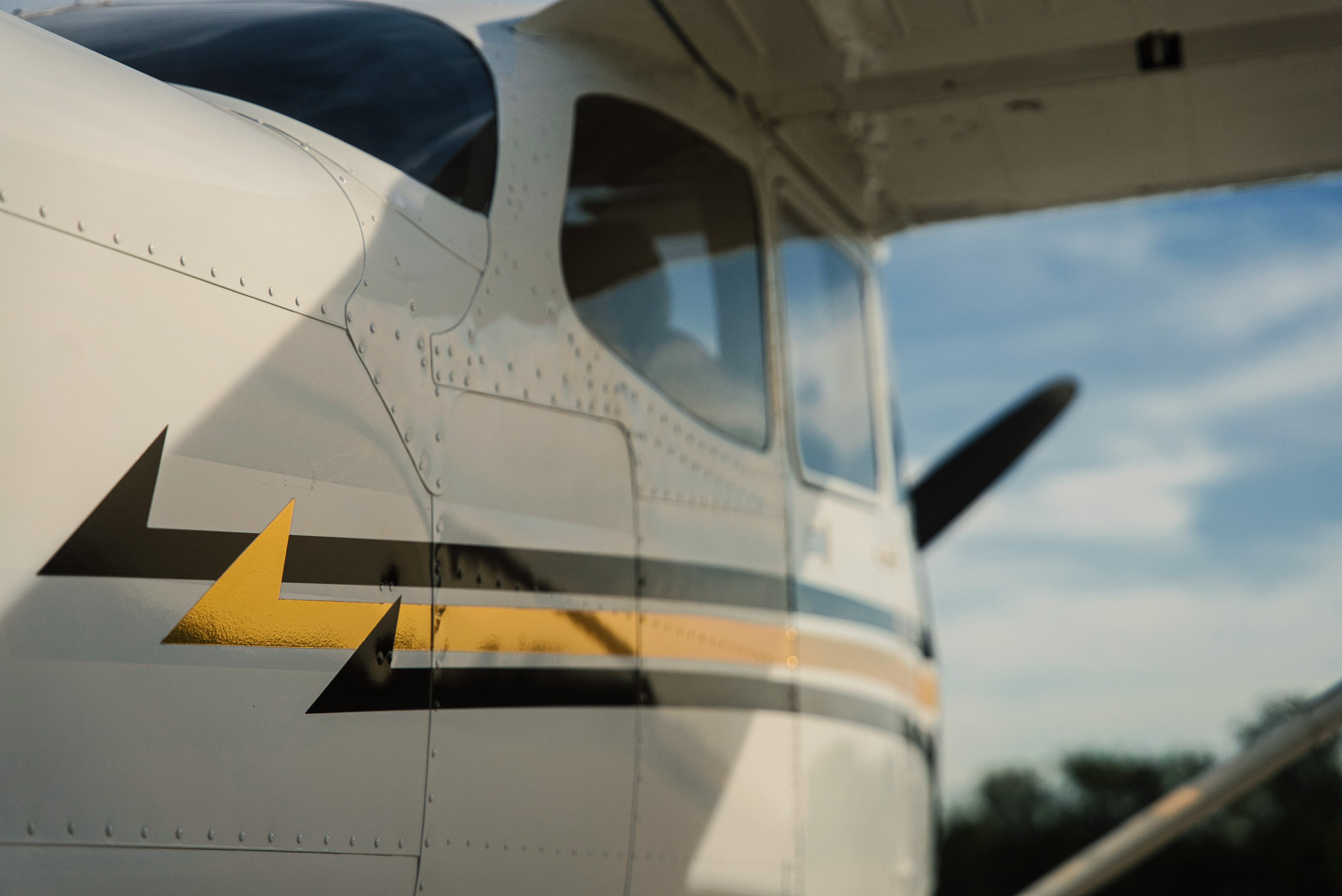 Cessna stripe detail